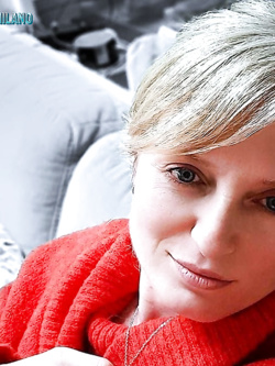 ALINA - PORCELLONA BIONDA ALLO SBANDO