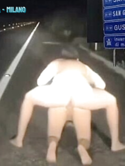 ALINA - PORCELLONA BIONDA ALLO SBANDO