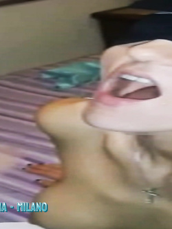 ALINA - PORCELLONA BIONDA ALLO SBANDO