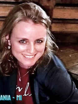 ALINA - PORCELLONA BIONDA ALLO SBANDO