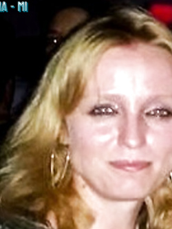 ALINA - PORCELLONA BIONDA ALLO SBANDO