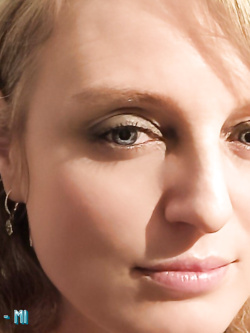 ALINA - PORCELLONA BIONDA ALLO SBANDO