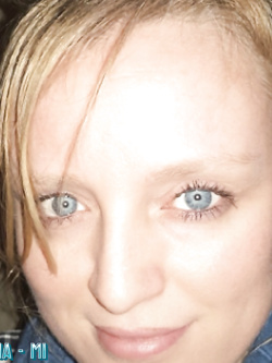 ALINA - PORCELLONA BIONDA ALLO SBANDO