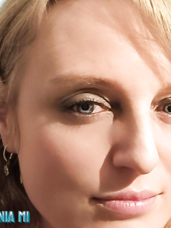 ALINA - PORCELLONA BIONDA ALLO SBANDO