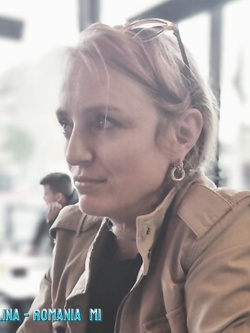 ALINA - PORCELLONA BIONDA ALLO SBANDO