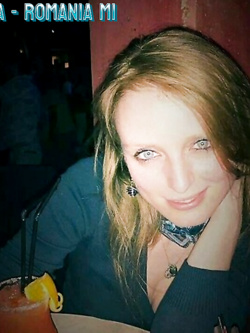 ALINA - PORCELLONA BIONDA ALLO SBANDO