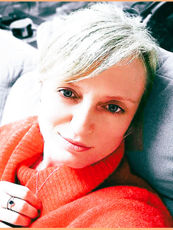 ALINA - PORCELLONA BIONDA ALLO SBANDO