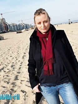 ALINA - PORCELLONA BIONDA ALLO SBANDO