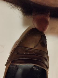 VENGO SULLE SCARPE USATISSIME DI MIA MOGLIE DIANA