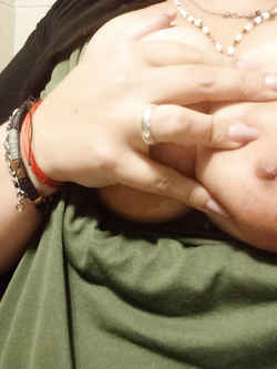 SI GUARDAMI E TOCCA IL CAZZO MI PIACE