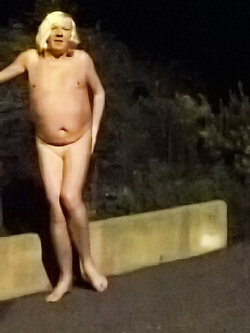 OCA LA VACCA:BATTONA IN STRADA PROSTITUTA SCHIAVA 3285932523