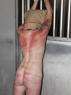 Sessione di frusta con amica