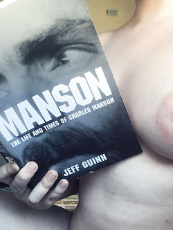 .... Lei è così dannatamente sexy...