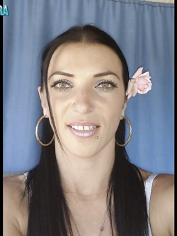 MIKELA - ZINGARA RUMENA IN AZIONE