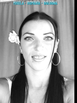 MIKELA - ZINGARA RUMENA IN AZIONE