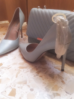 Borsa e scarpe celesti da cerimonia scopate!