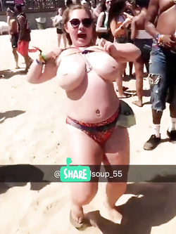 La troia del college ama mostrare le sue grandi tette