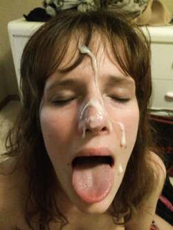 La fidanzata sgualdrina ama lo sperma