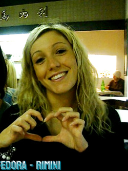 FEDORA BIONDA SEXY DI RIMINI