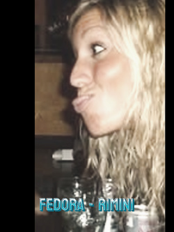 FEDORA BIONDA SEXY DI RIMINI