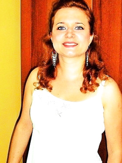 italiana cagnolina italo-polacca allarga le zampe prima