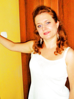 italiana cagnolina italo-polacca allarga le zampe prima