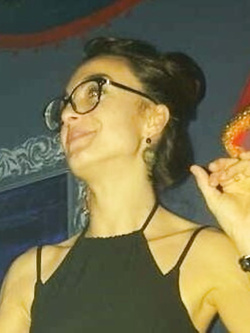 Pompinara con gli occhiali!