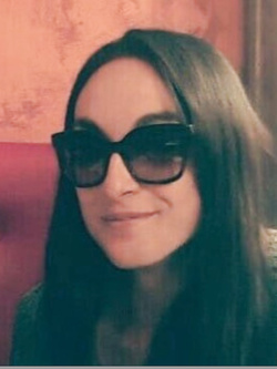 Pompinara con gli occhiali!