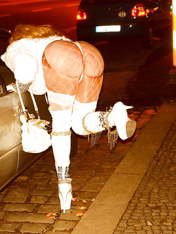 PUTTANE PROSTITUTE WHOORES PER STRADA EUROPA