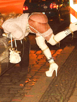 PUTTANE PROSTITUTE WHOORES PER STRADA EUROPA