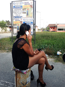 PUTTANE PROSTITUTE WHOORES PER STRADA EUROPA