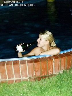 German twins Christin and Carolin Kuhl (ready for tributes)