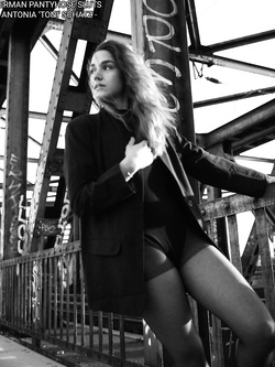 German pantyhose slut Antonia Schatz Parte 3