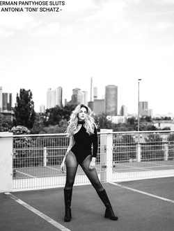 German pantyhose slut Antonia Schatz Parte 3