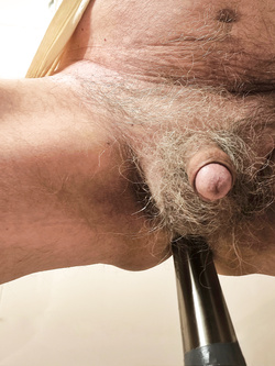 Arturastor mostra il culo Arturo a cazzo duro