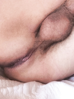 Arturastor mostra il culo Arturo a cazzo duro