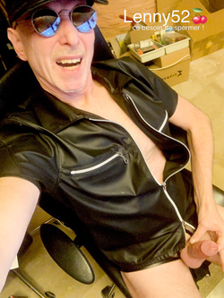 Lenny52????, Una troia… desnuda