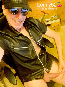 Lenny52????, Una troia… desnuda