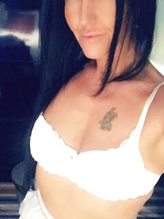 Una donna sposata arrapata ogni giorno!