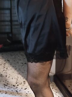 Puttana vecchia  maiala 64 anni